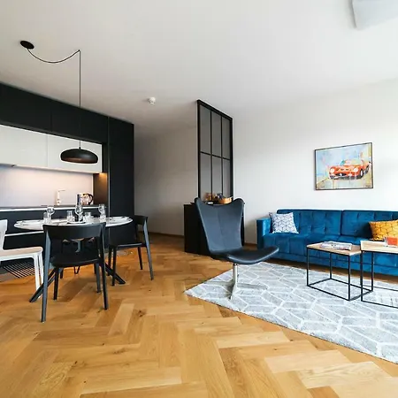 Modern Luxury In Centre Apartment